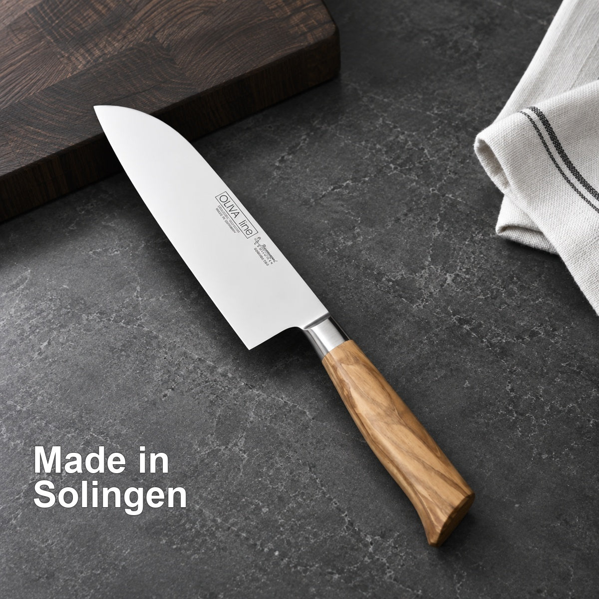 Santoku Oliva – Made in Solingen – vorhandenes Ambiente-Motiv.