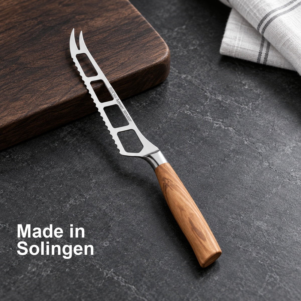 Käsemesser Oliva 14 cm – Made in Solingen – vorhandenes Ambiente-Motiv.