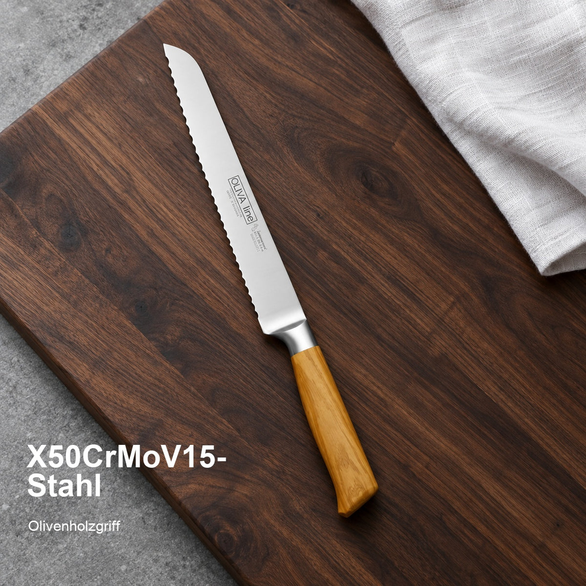 Brotmesser Oliva 23 cm – X50CrMoV15-Stahl; Olivenholzgriff. Vorhandenes Bild aus der Hero-Sektion mit Materialangabe.