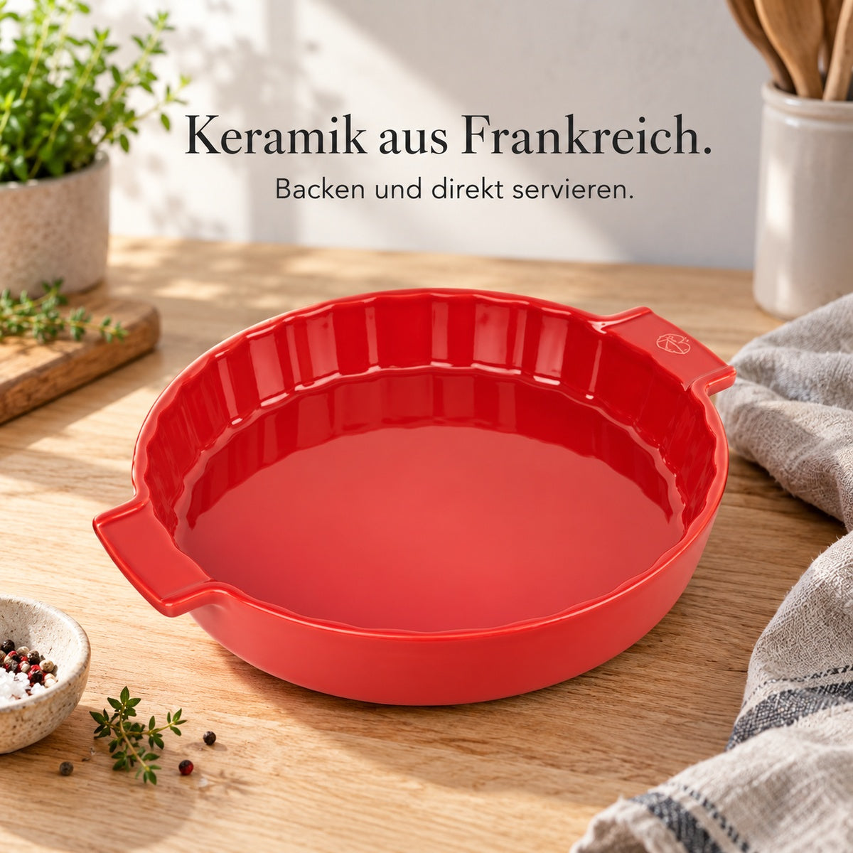 Peugeot Appolia Quicheform 28 cm, rot – Emaillierte Keramik aus Frankreich mit integrierten Griffen.