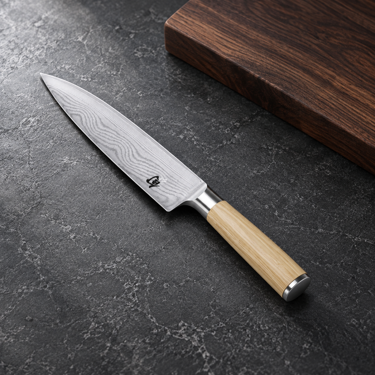 KAI Kochmesser Shun Classic White 20 cm – Kochmesser 20cm – Produkt im Küchenambiente (vorhandenes Bild aus der Produktsektion 1).