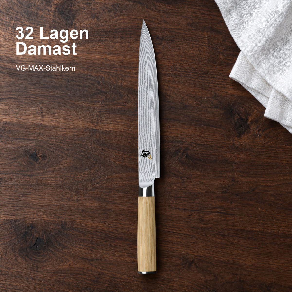 KAI Schinkenmesser Shun Classic White 23 cm – 32 Lagen Damast; VG-MAX-Stahlkern. Vorhandenes Hero-Bild mit Materialangabe.