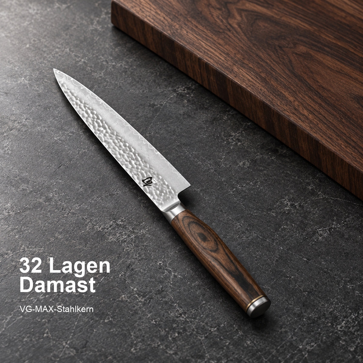 KAI Allzweckmesser Shun Premier 16,5 cm – 32 Lagen Damast; VG-MAX-Stahlkern. Vorhandenes Hero-Bild mit Materialangabe.