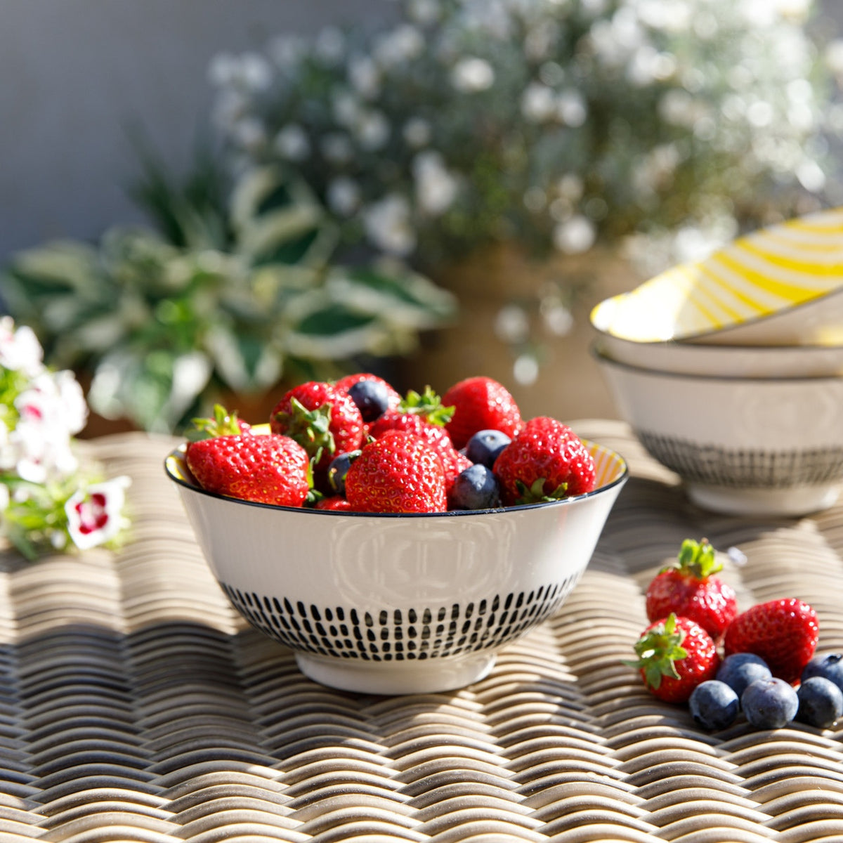 Bowl aus Steinzeug – gemustert – Hersteller-Originalbild. Anwendungs- und Serienmotive können Lebensmittel, Dekoration oder separat erhältliches Zubehör zeigen; maßgeblich ist der beschriebene Lieferumfang.