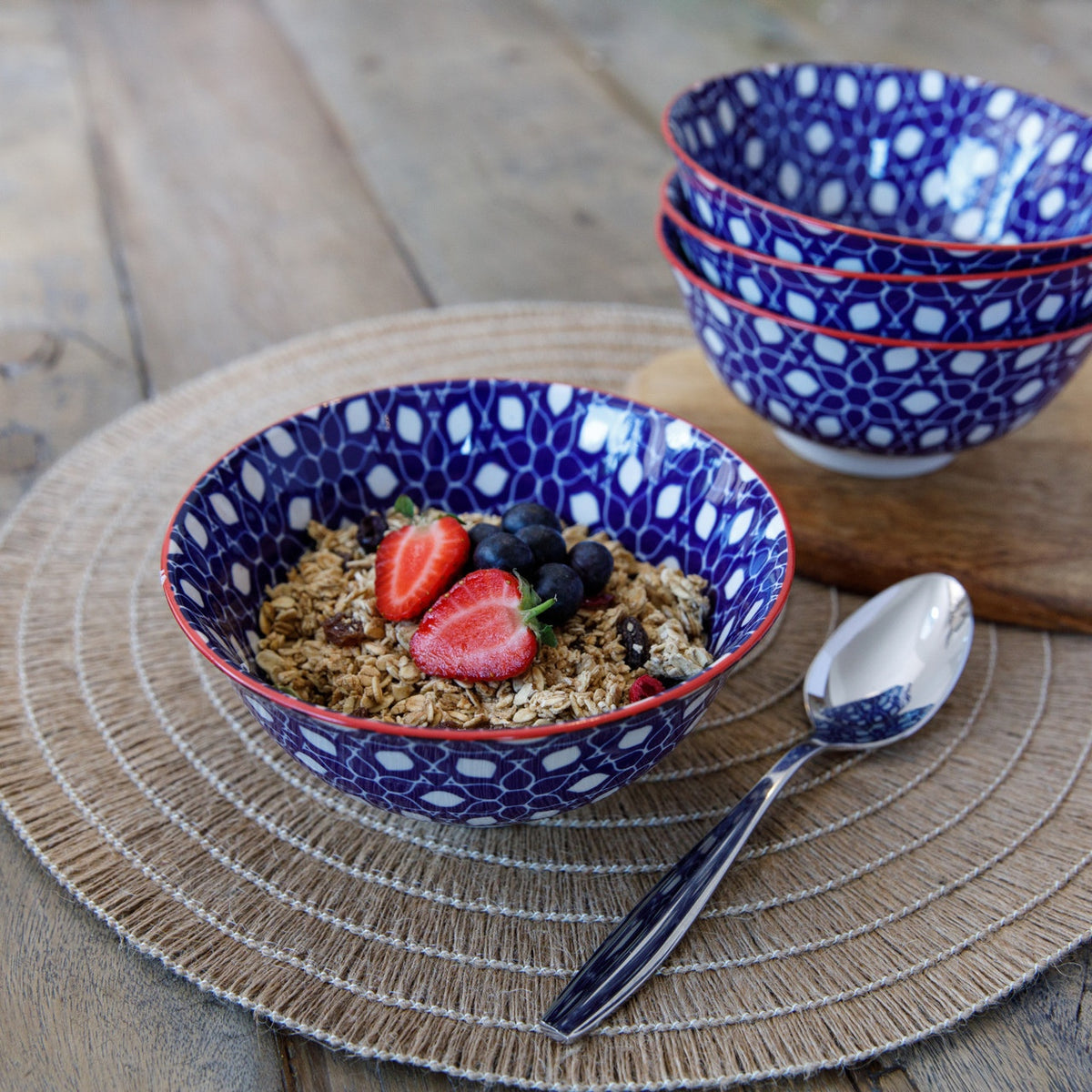 Bowl aus Steinzeug – gemustert – Hersteller-Originalbild. Anwendungs- und Serienmotive können Lebensmittel, Dekoration oder separat erhältliches Zubehör zeigen; maßgeblich ist der beschriebene Lieferumfang.