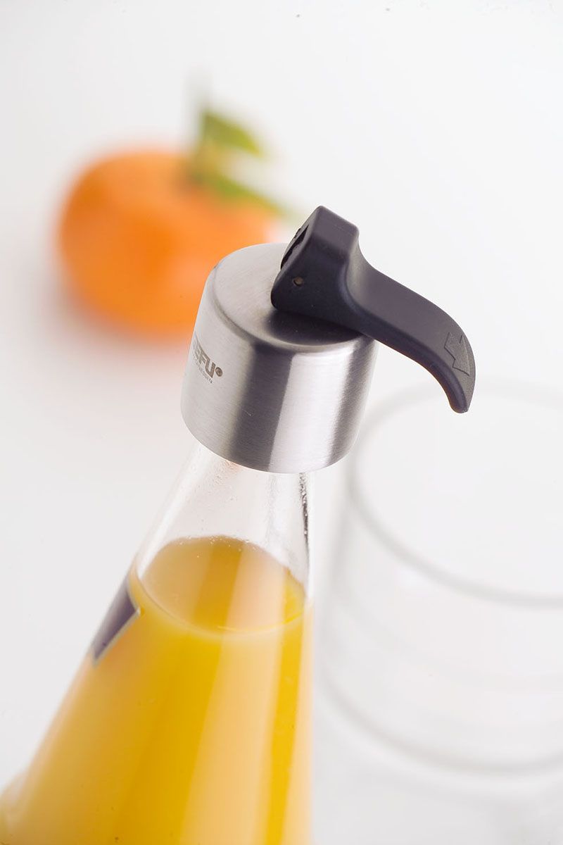 Die angebrochene Flasche wieder schließen