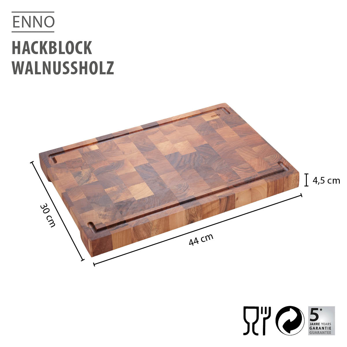 Das Holz von Hand pflegen.