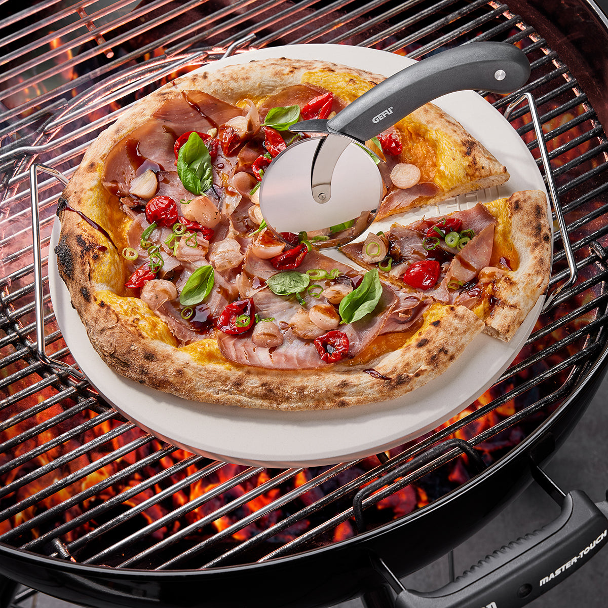 Pizzastein mit Gestell + Pizzaschneider DARIOSO