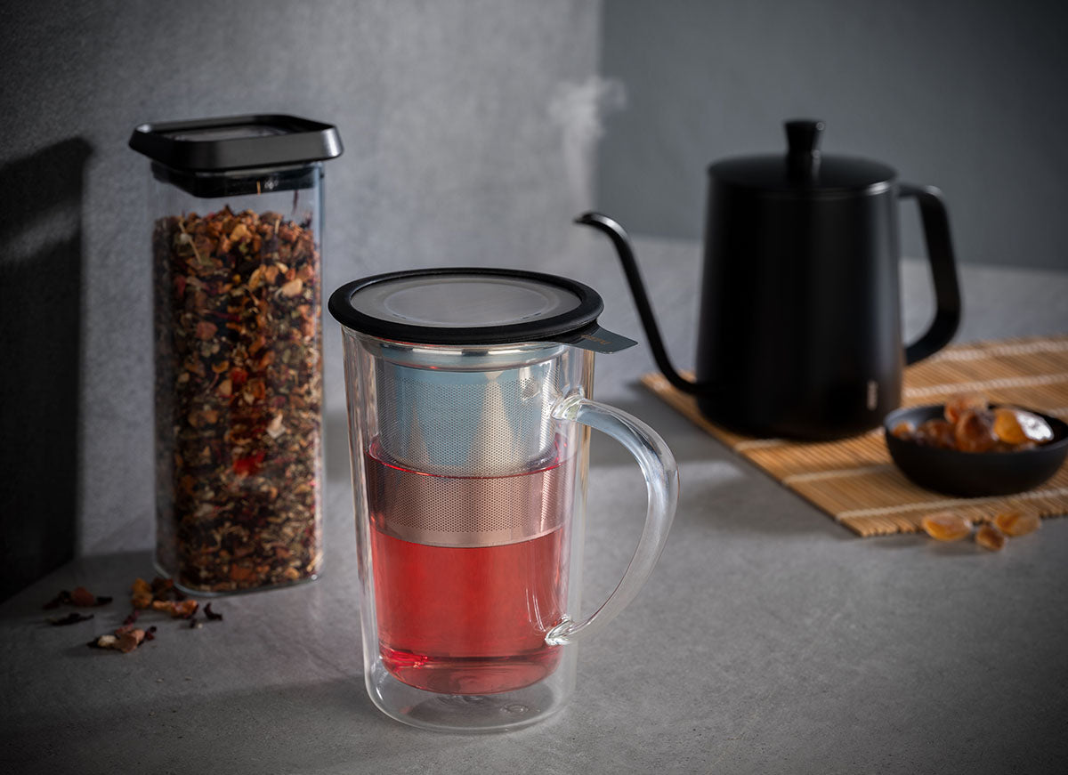 Eine Tasse Tee direkt im Glas