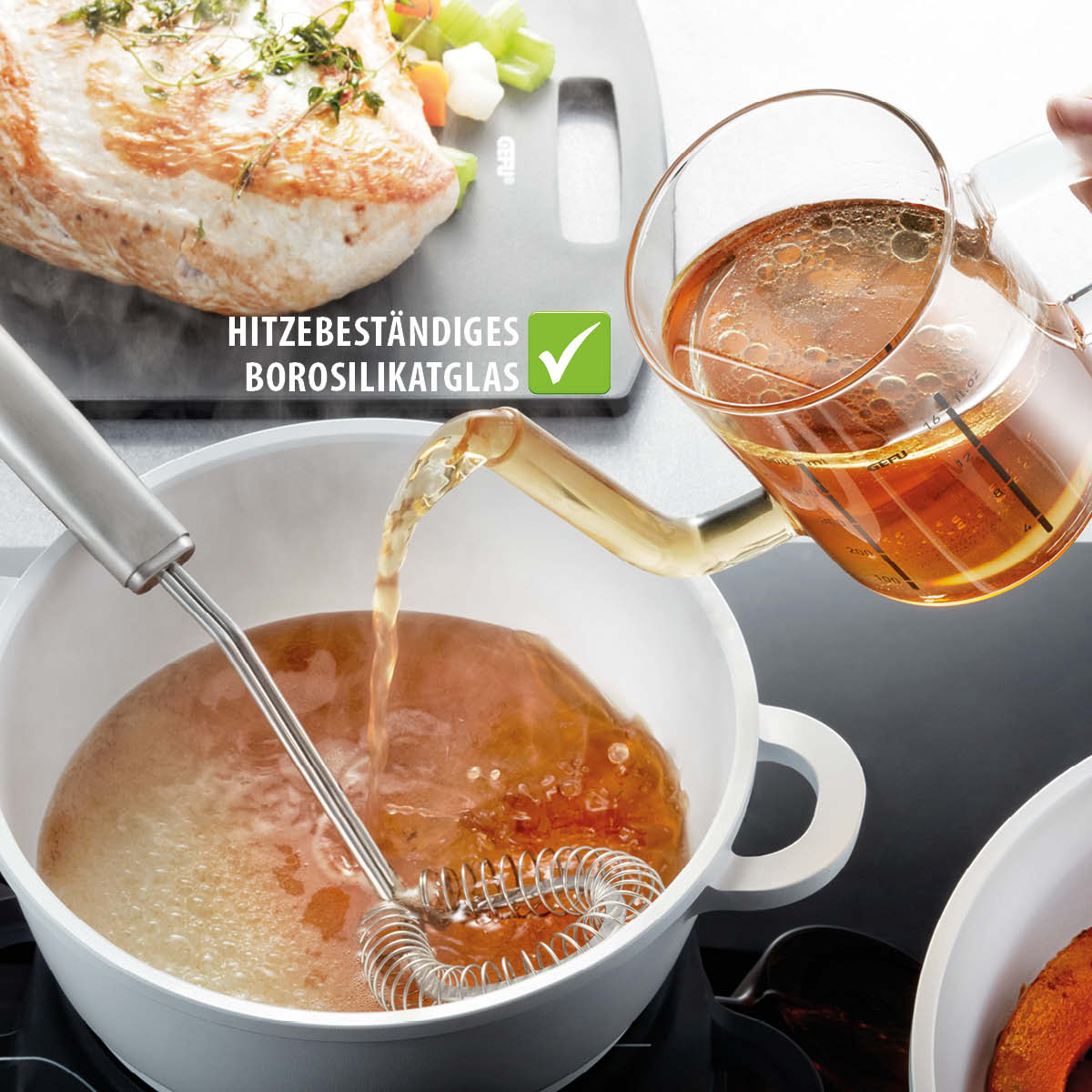 Bratensaft gezielt vom Fett trennen.