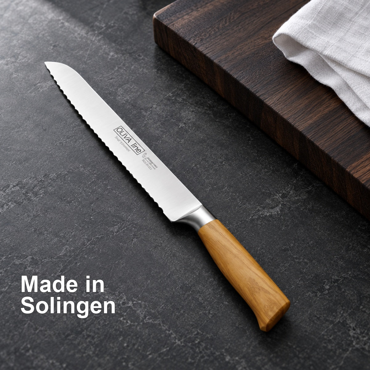 Brotmesser Oliva 23 cm – Made in Solingen – vorhandenes Ambiente-Motiv.