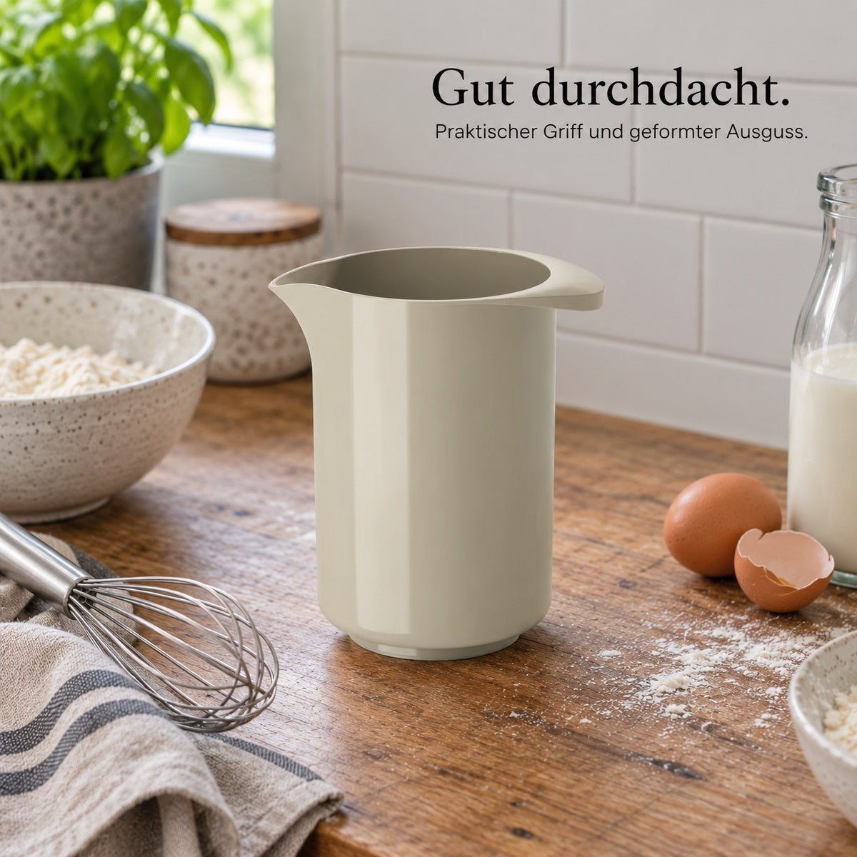 Rosti Classic Rührbecher Humus – kurzer Griff und geformter Ausguss im Detail.