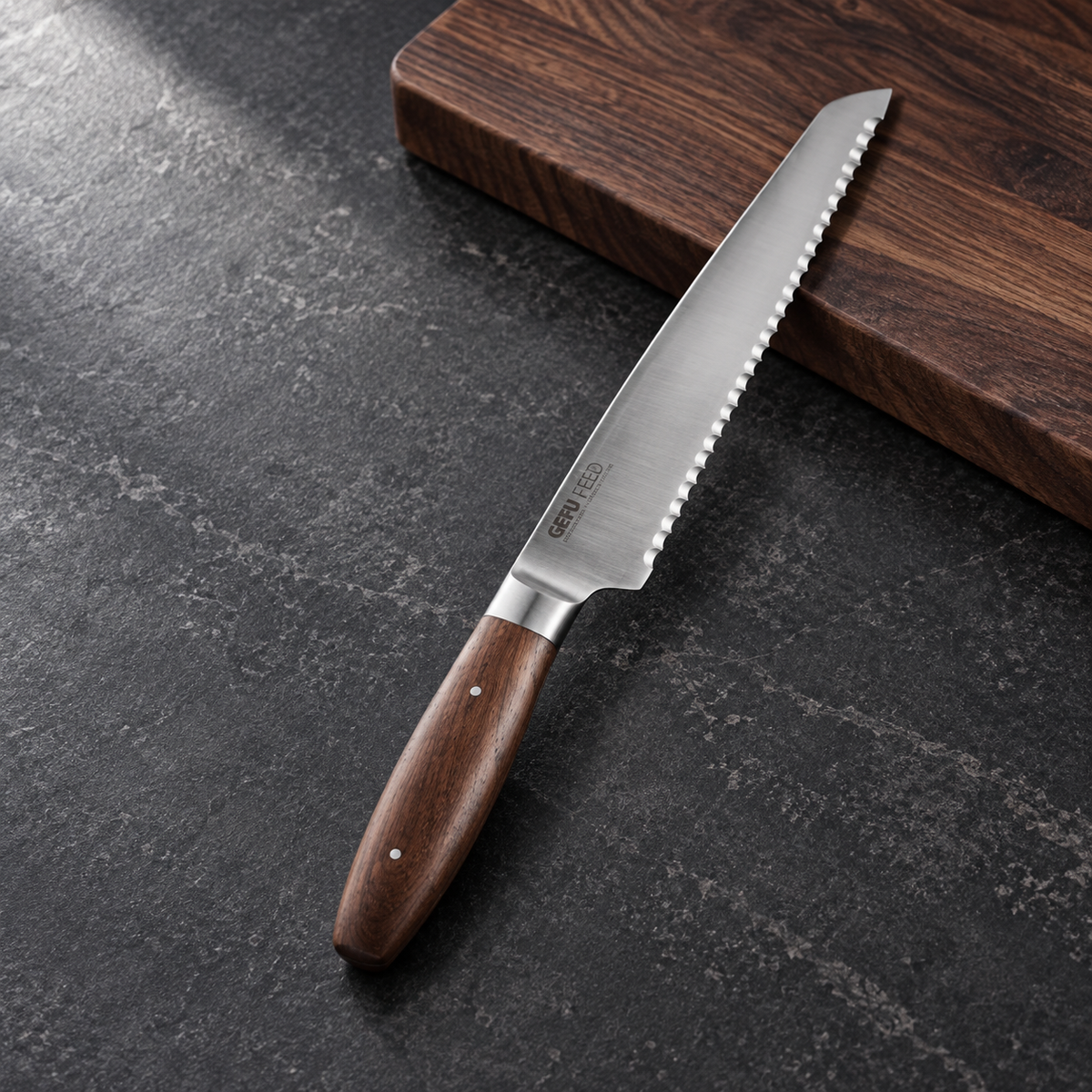 Brotmesser ENNO – Produkt im Küchenambiente