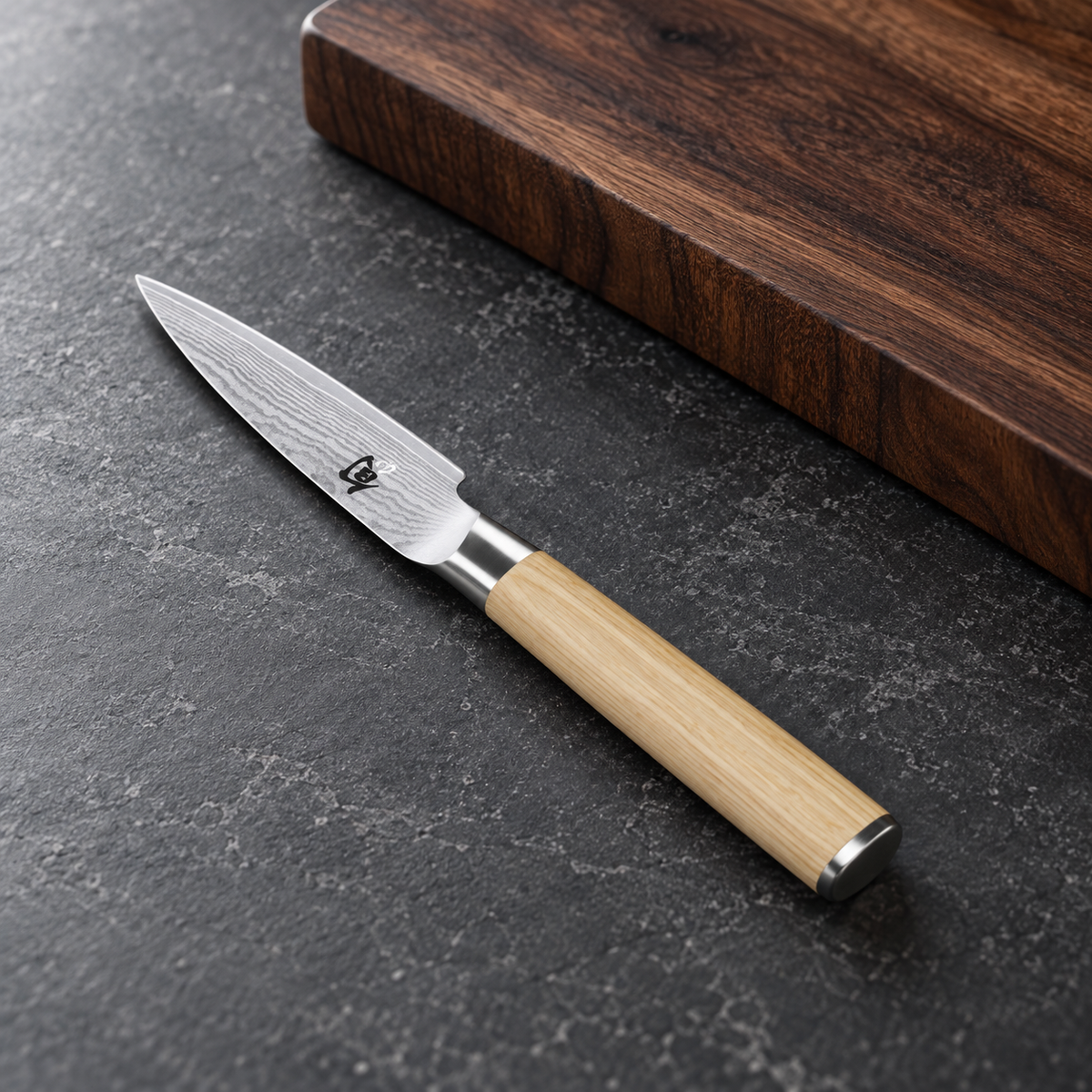 KAI Officemesser Shun Classic White 9 cm – Officemesser  9cm – Produkt im Küchenambiente (vorhandenes Bild aus der Produktsektion 1).