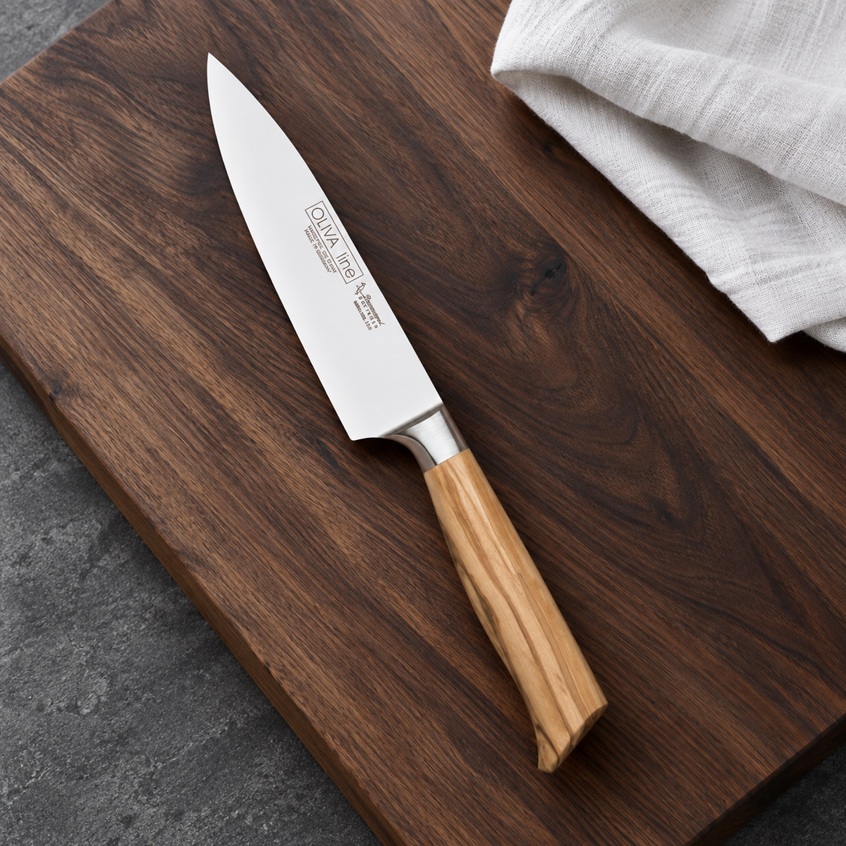 Kochmesser 15cm – Produkt in einer gestalteten Küchenszene