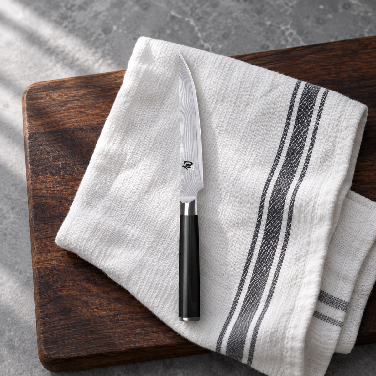 Steakmesser 12cm – Produkt im Küchenambiente