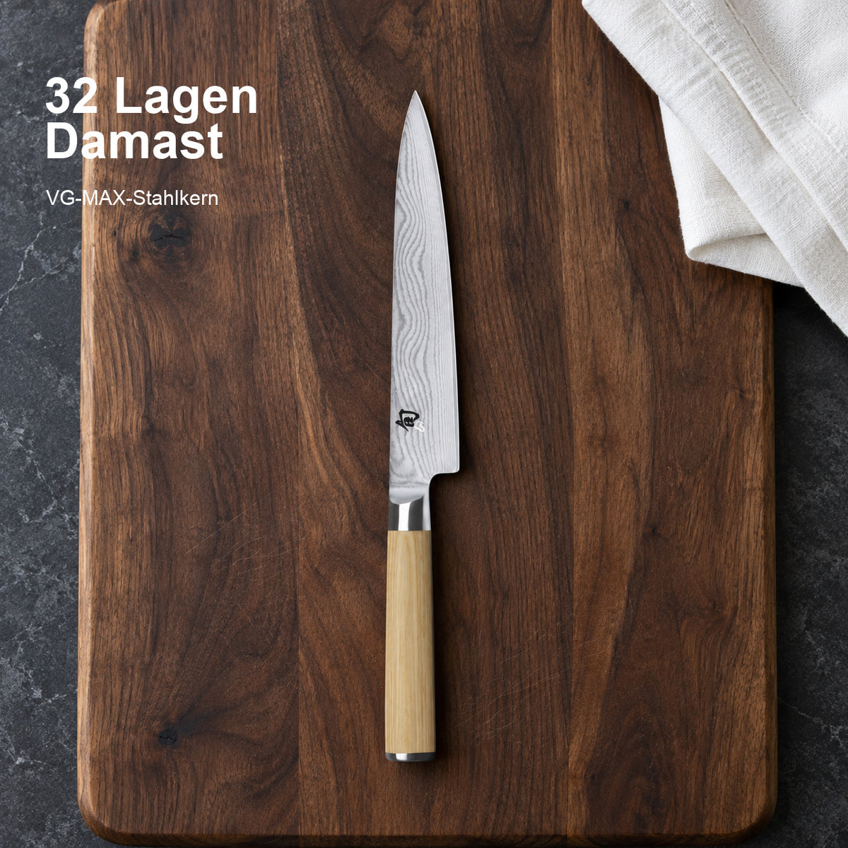 KAI Allzweckmesser 15cm – 32 Lagen Damast; VG-MAX-Stahlkern. Vorhandenes Hero-Bild mit Materialangabe.