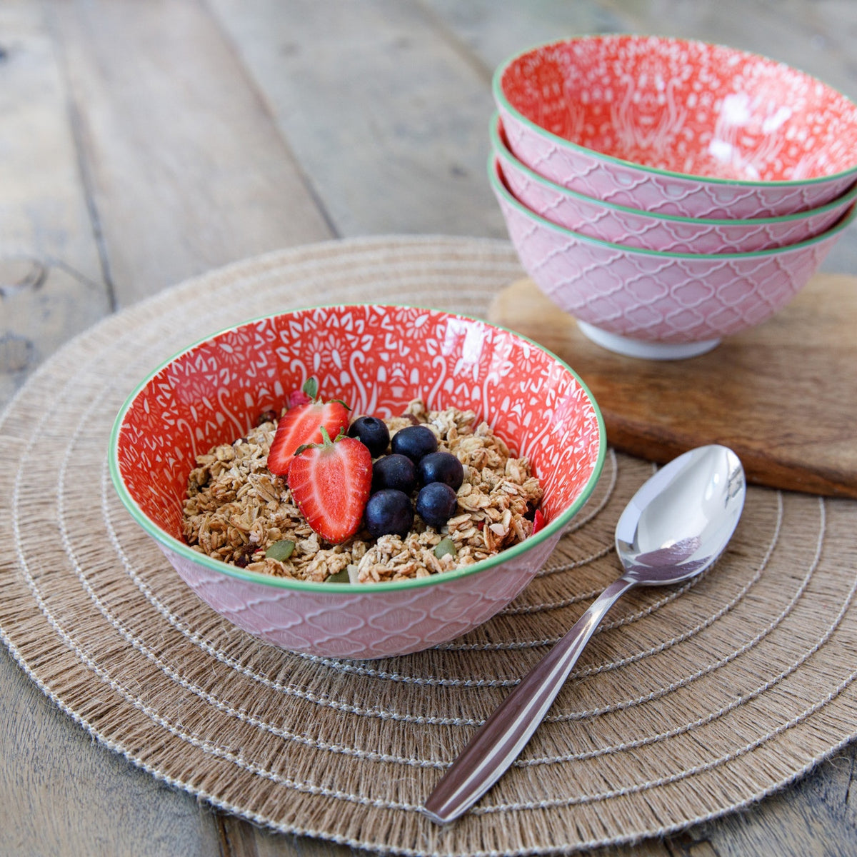 Bowl aus Steinzeug – gemustert – Hersteller-Originalbild. Anwendungs- und Serienmotive können Lebensmittel, Dekoration oder separat erhältliches Zubehör zeigen; maßgeblich ist der beschriebene Lieferumfang.